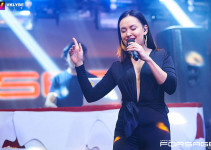 Anya Kohanchik live vocal show.